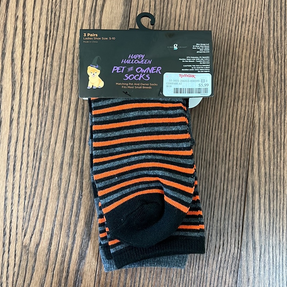 Women’s and Dog Matching Halloween Socks - Picture 3 of 6